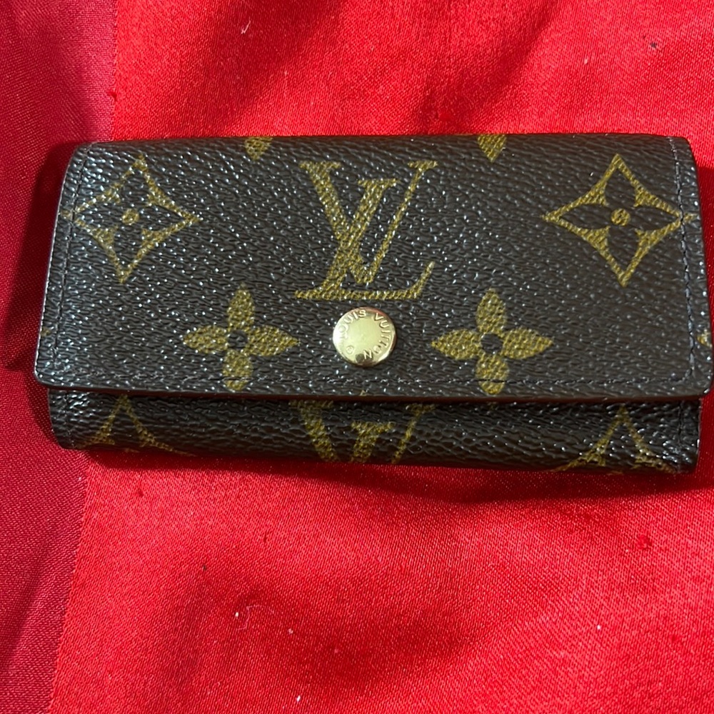 Authentic Louis Vuitton Authentic Monogram Lv 4 K… - image 2